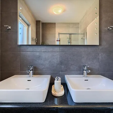 Onnela - Garden & Pool Apartman