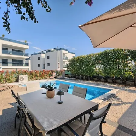 Onnela - Garden & Pool Apartman *