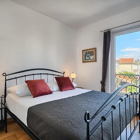 Onnela - Garden & Pool Apartman Trogir