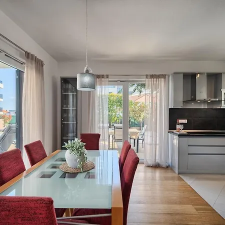 Onnela - Garden & Pool Apartman Trogir
