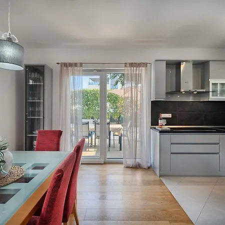 Onnela - Garden & Pool Apartman