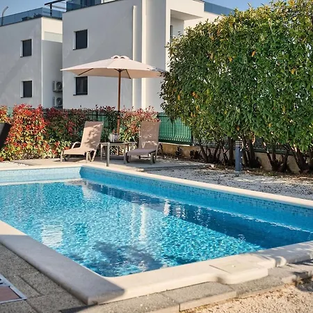 Onnela - Garden & Pool * Trogir